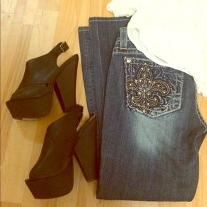 ⭐️ Steve Madden Black Leather platform shoes